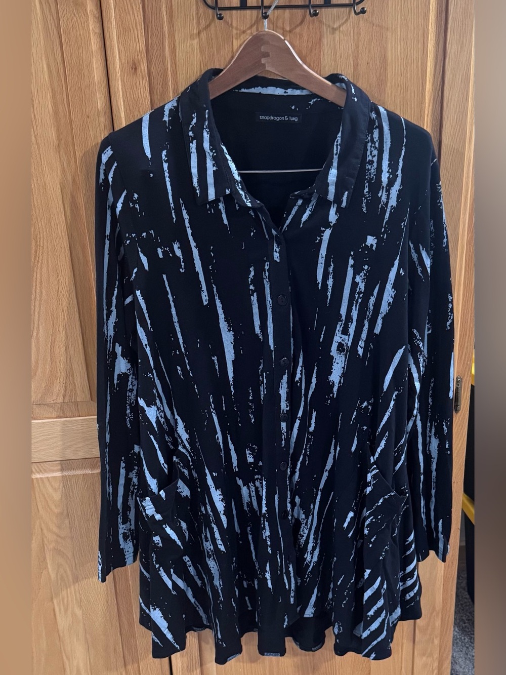 Snapdragon & Twig Abstract Print Button Front Tunic Top Black Gray Medium